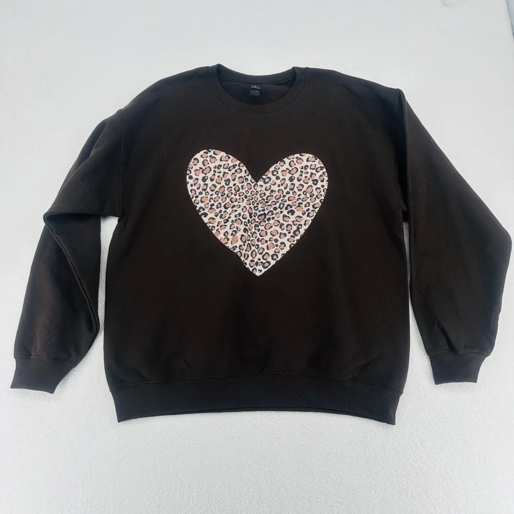 Leopard Heart Graphic Sweatshirt‎ Brown Crewneck Size Large NWOT